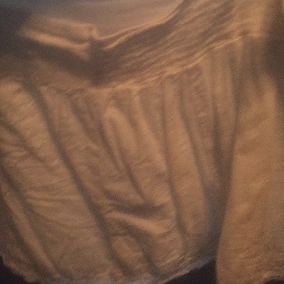 A pretty white skirt. - Picture 3 of 3